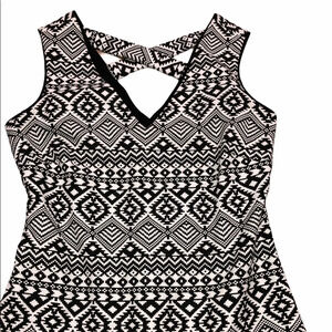 Jessica Simpson size 4 black & white boho dress